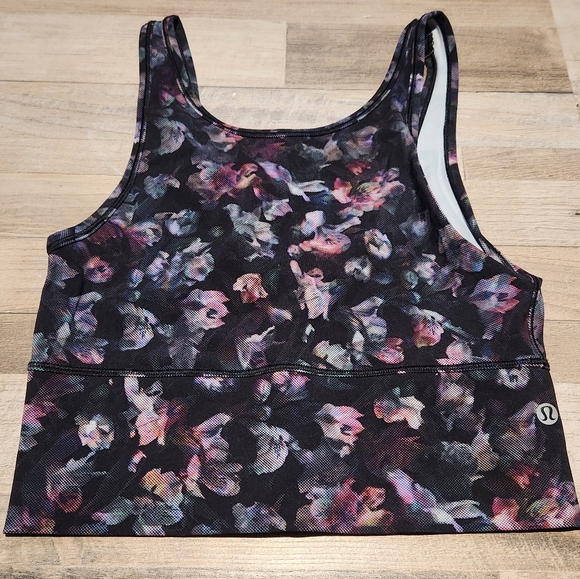 Lululemon power pivot tank - Picture 2 of 2